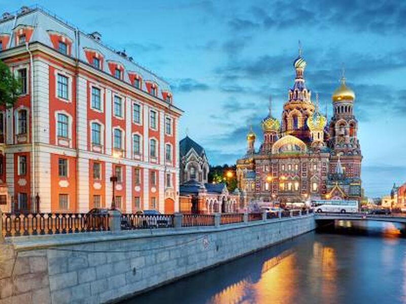 KRALİÇE: ST PETERSBURG PC (LED)