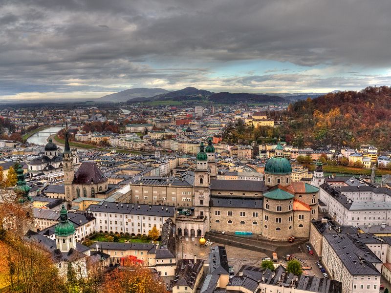 BERLİN VE HALLSTATT ILE  BİR ORTA AVRUPA MASALI TURU Pegasus Havayolları ile 7 gece