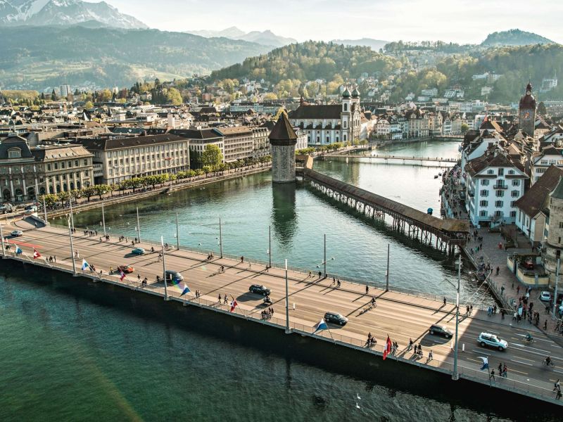 İzmir'den Direkt Aktarmasız Uçakla Bernina Express Keyfi ile İsviçre - Fransa - Liechtenstein - İtalya