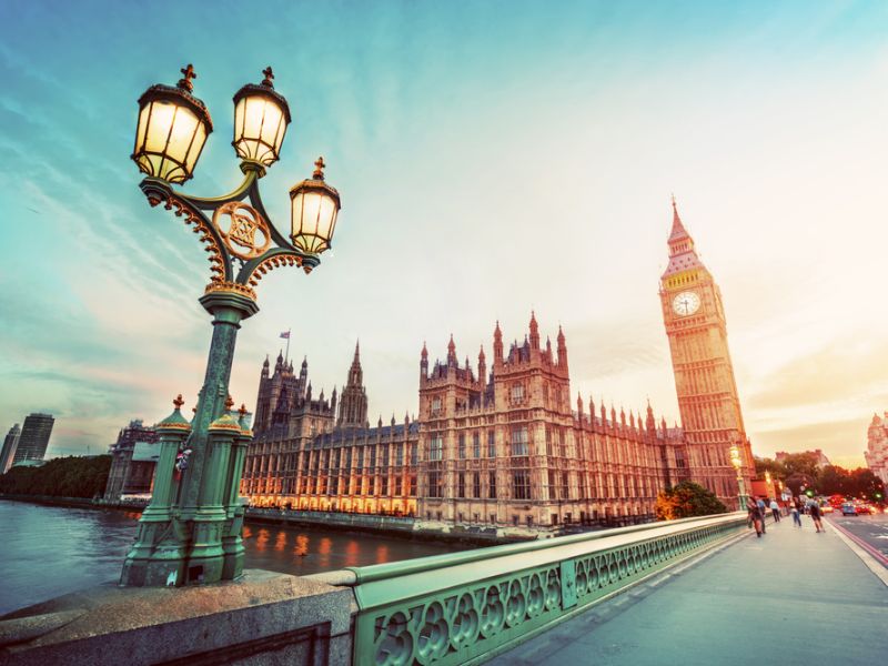 ROYAL LONDRA AJet Hava Yolları ile 3 Gece (STN-STN)