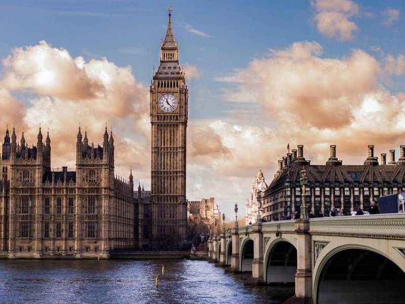 ROYAL LONDRA AJet Hava Yolları ile 3 Gece (STN-STN)
